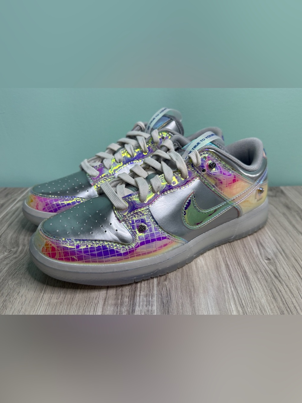NWOT Nike Dunk Low SE Be True To Your DNA Silver Hyperflat Men 6.5 / Women 8
